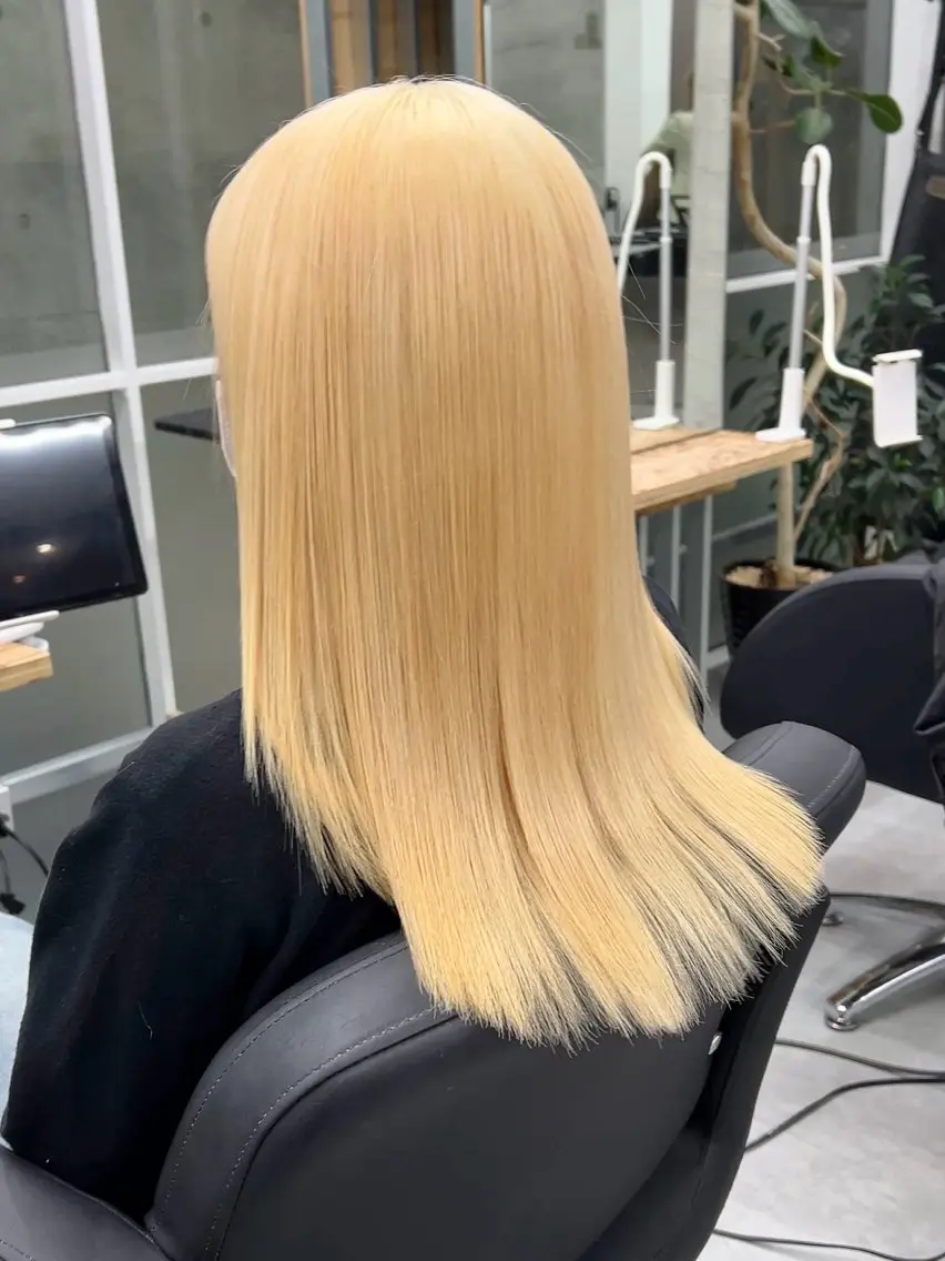 ロング カラー ブリーチ 抜きっぱなしブロンド ヘアカラー トリートメント welring hair salonのヘアスタイル