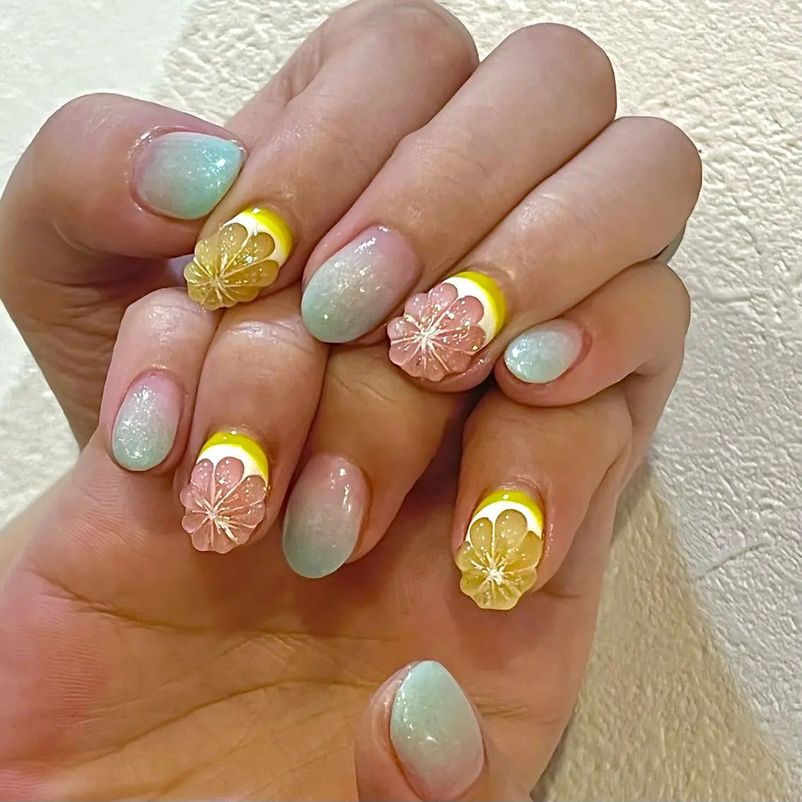 ネイル グラデーション キラキラネイル 春ネイル 夏ネイル Para Sol nail Maoのネイルデザイン