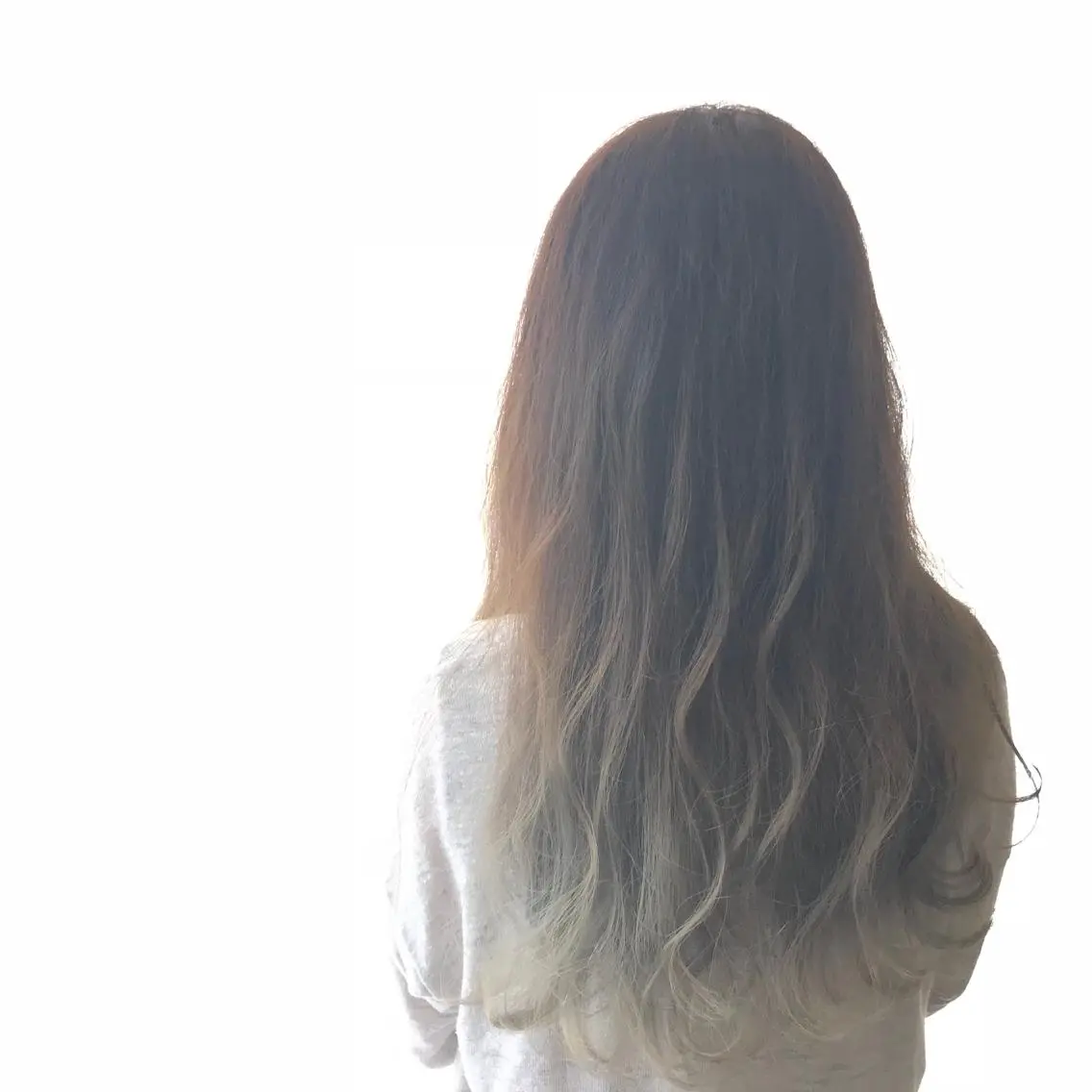 ロング カラー アッシュ アッシュグレー ブリーチ グラデーションカラー Rayt hair レイトヘアーのヘアスタイル