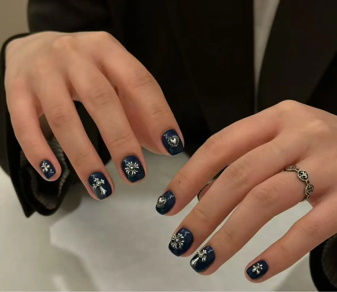 ネイル オーロラネイル フラワーネイル フットネイル フレンチネイル ジェルネイル ハンドネイル BabyYouMi nailのネイルデザイン