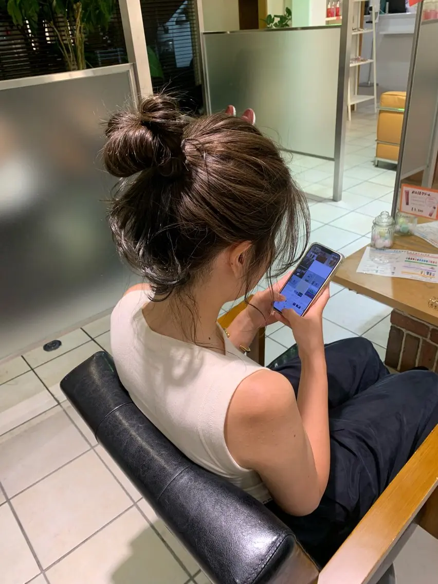 セミロング カラー ヘアアレンジ ベージュカラー 透明感カラー 簡単アレンジ 澤田 しおりのヘアスタイル
