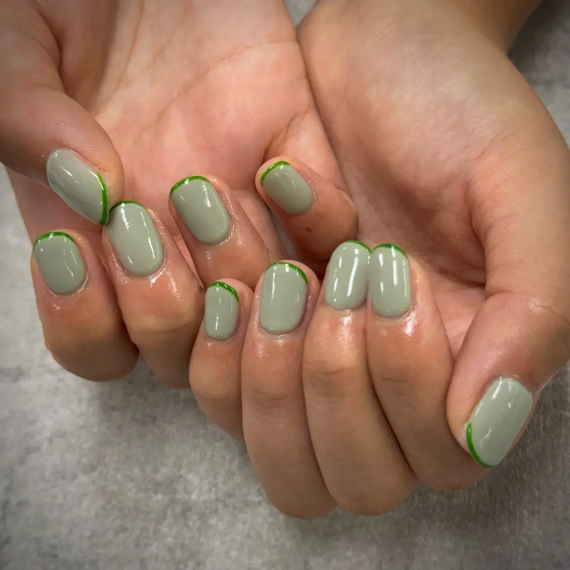 ハンド💅スキニーフレンチ💛¥5,500- 《ソフトジェルオフ無料》の写真