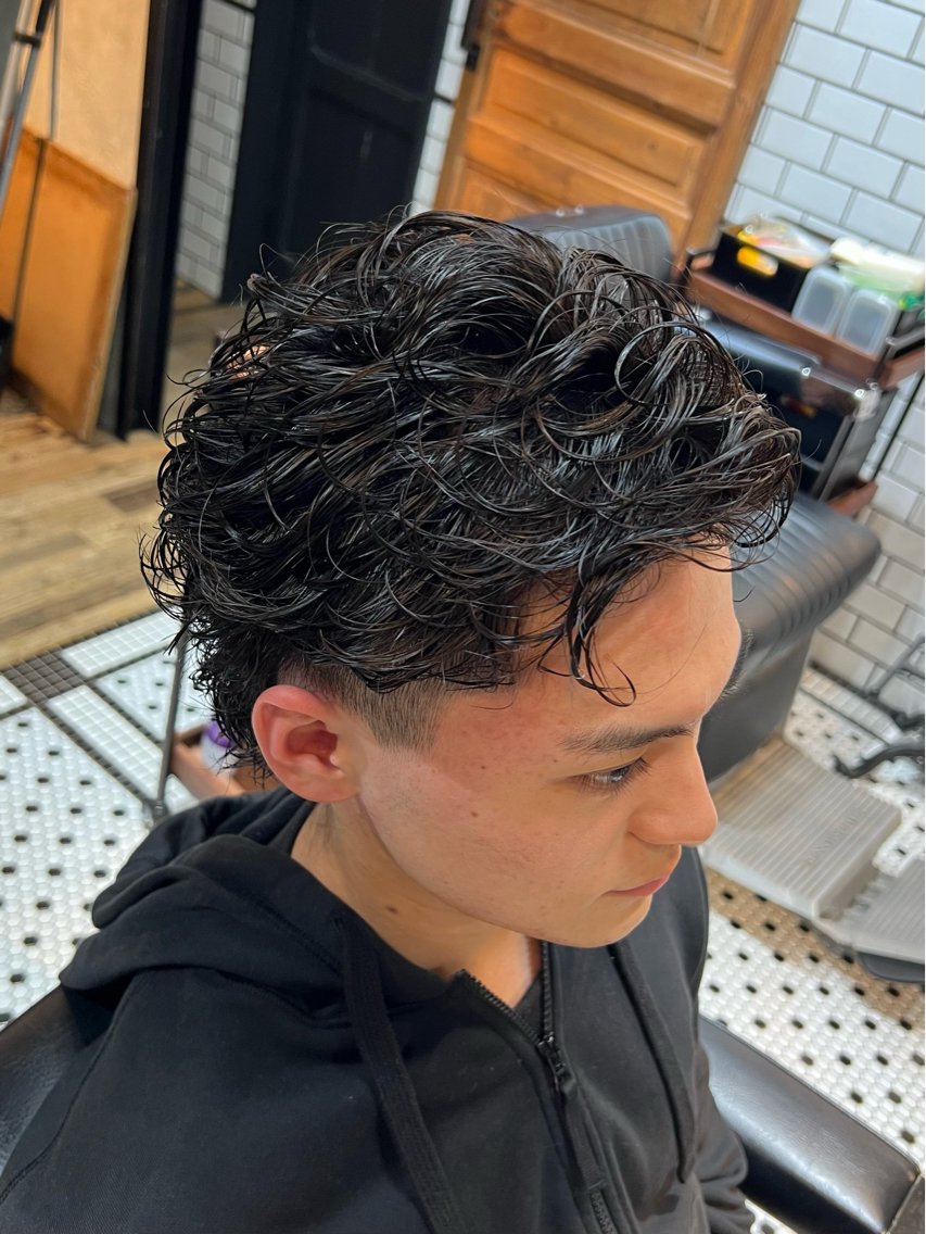 メンズ センターパート フェードカット メンズパーマ ツーブロック 刈り上げ カット 指名No.1💥 ユウトのヘアスタイル