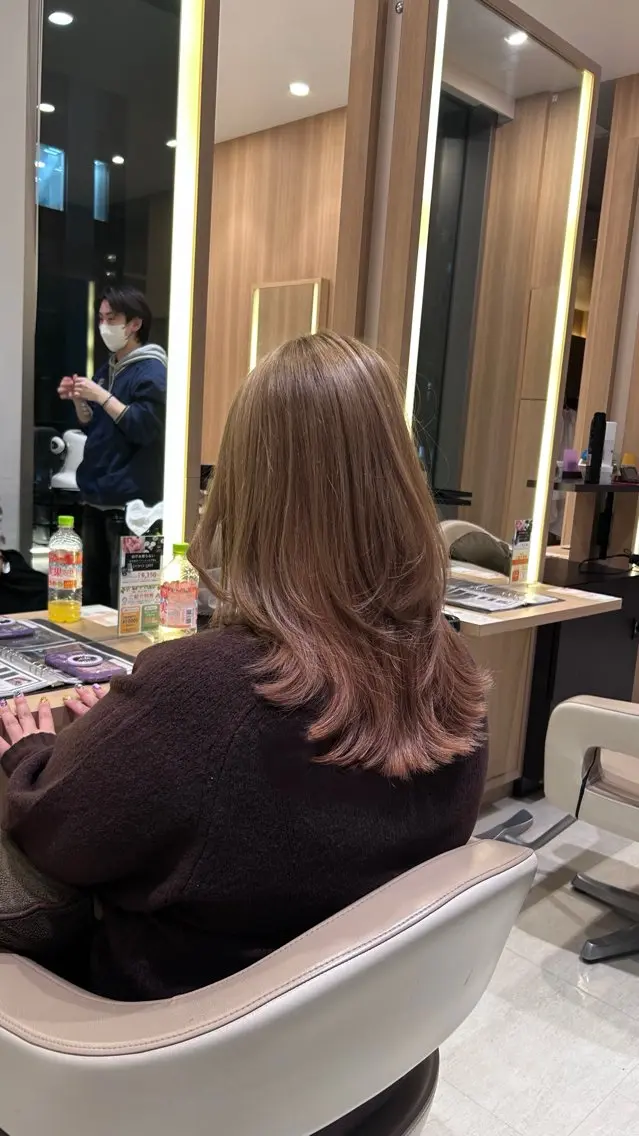セミロング くびれヘア くびれレイヤー レイヤーカット 安田 ななみのヘアスタイル