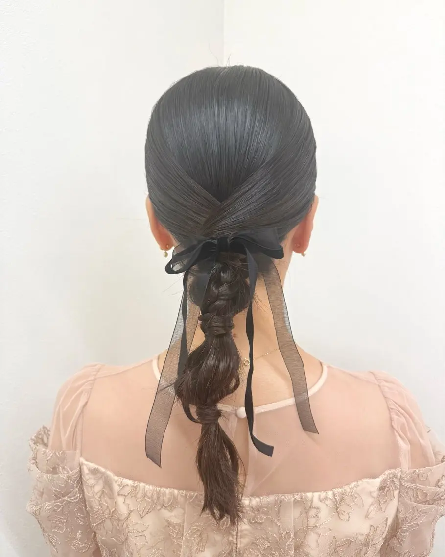 セミロング ヘアアレンジ ヘアセット 浦辻 夏紀のヘアスタイル
