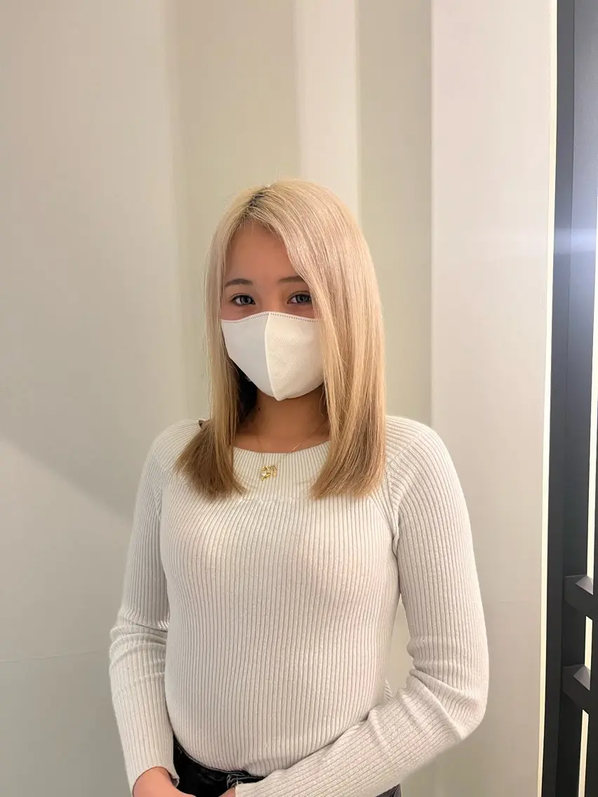 セミロング カット 山本 彩香のヘアスタイル