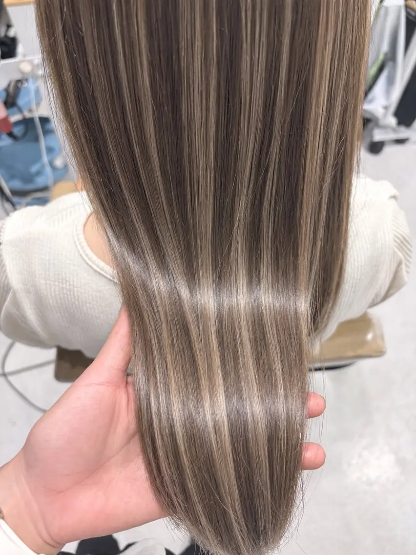 セミロング カラー ハイライトカラー ハイライト ヘアカラー 長谷川 ななこのヘアスタイル