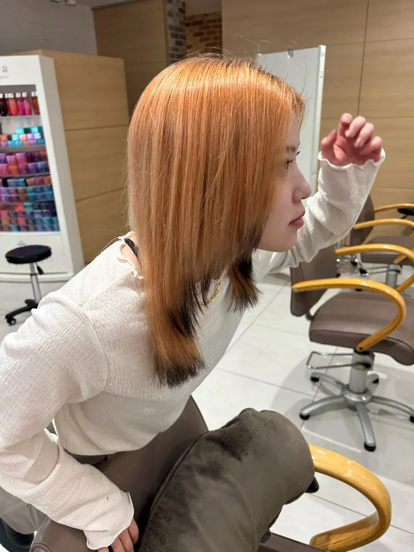 ロング カラー ブリーチ オレンジ 顔周りカット レイヤーカット 🍀透明感抜群🍀/ ハイトーンカラーのヘアスタイル