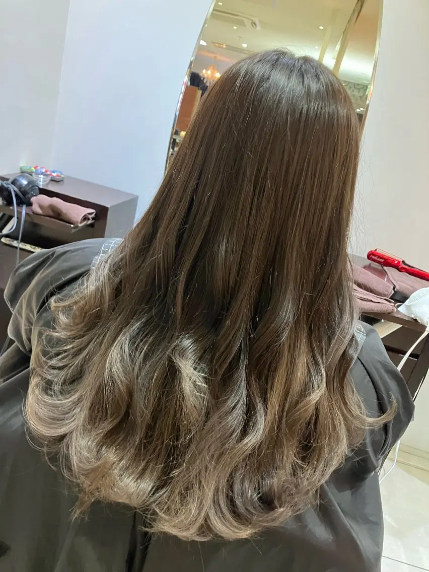 ロング カット ヘアカラー トリートメント 吉本 yoshimotoのヘアスタイル