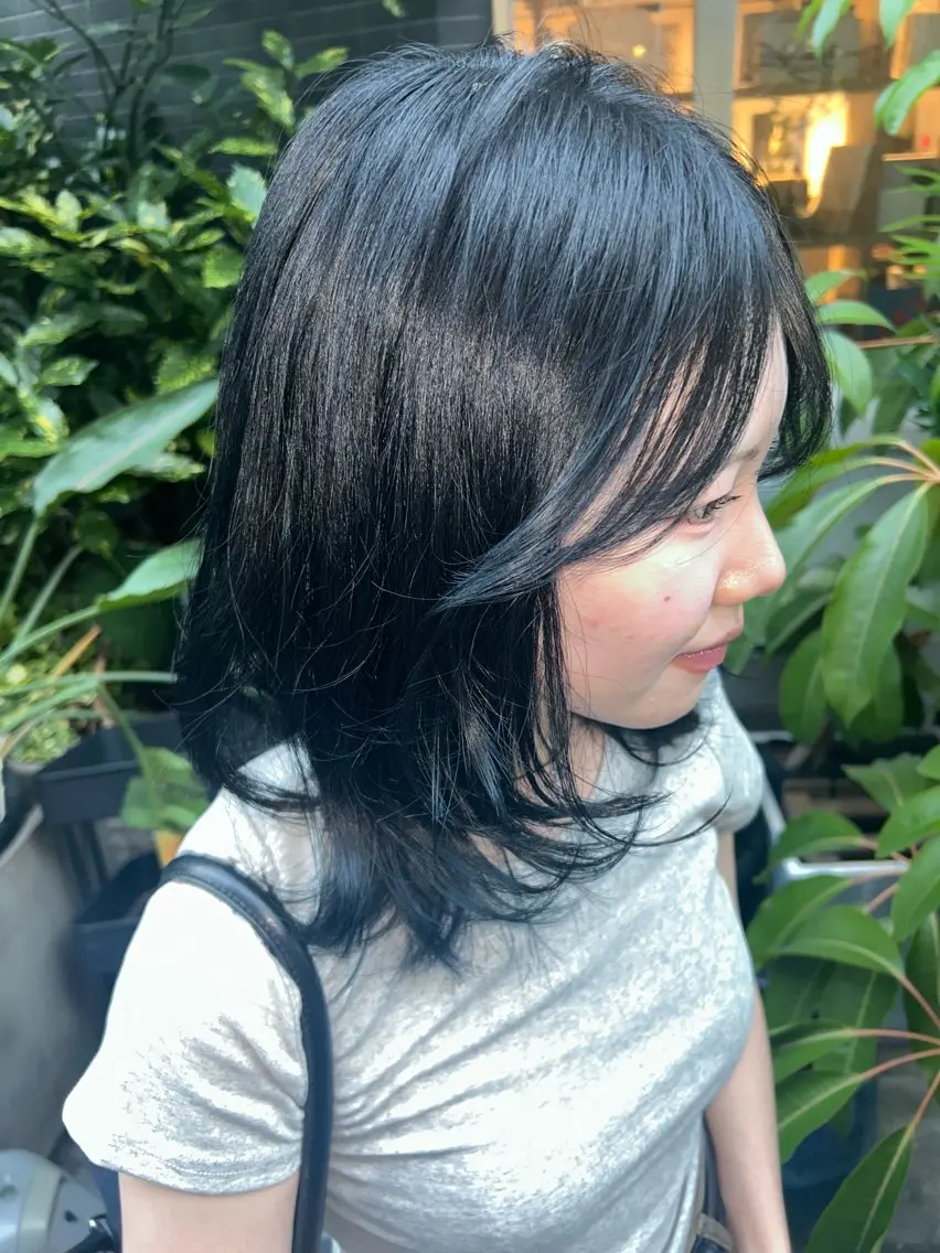セミロング ヘアカラー アワタケ リンのヘアスタイル