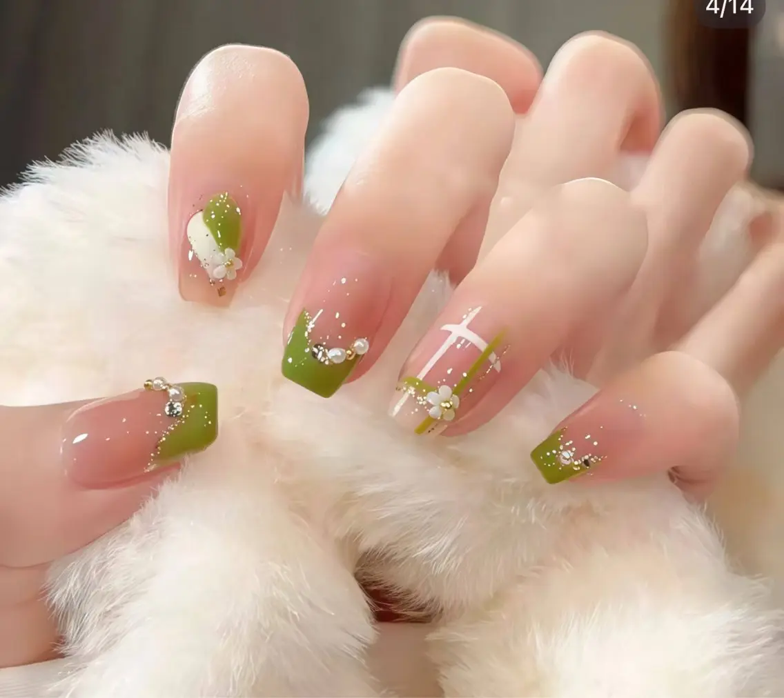 ネイル アートネイル オーロラネイル チークネイル フレンチネイル ガラスフレンチ ハンドネイル 🎀🎀YooLi Nail Salonのネイルデザイン
