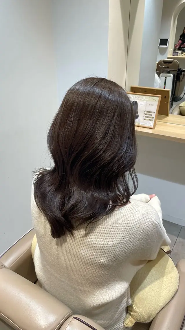 ミディアム カラー ブラウンカラー チョコレートブラウン MIKU .のヘアスタイル