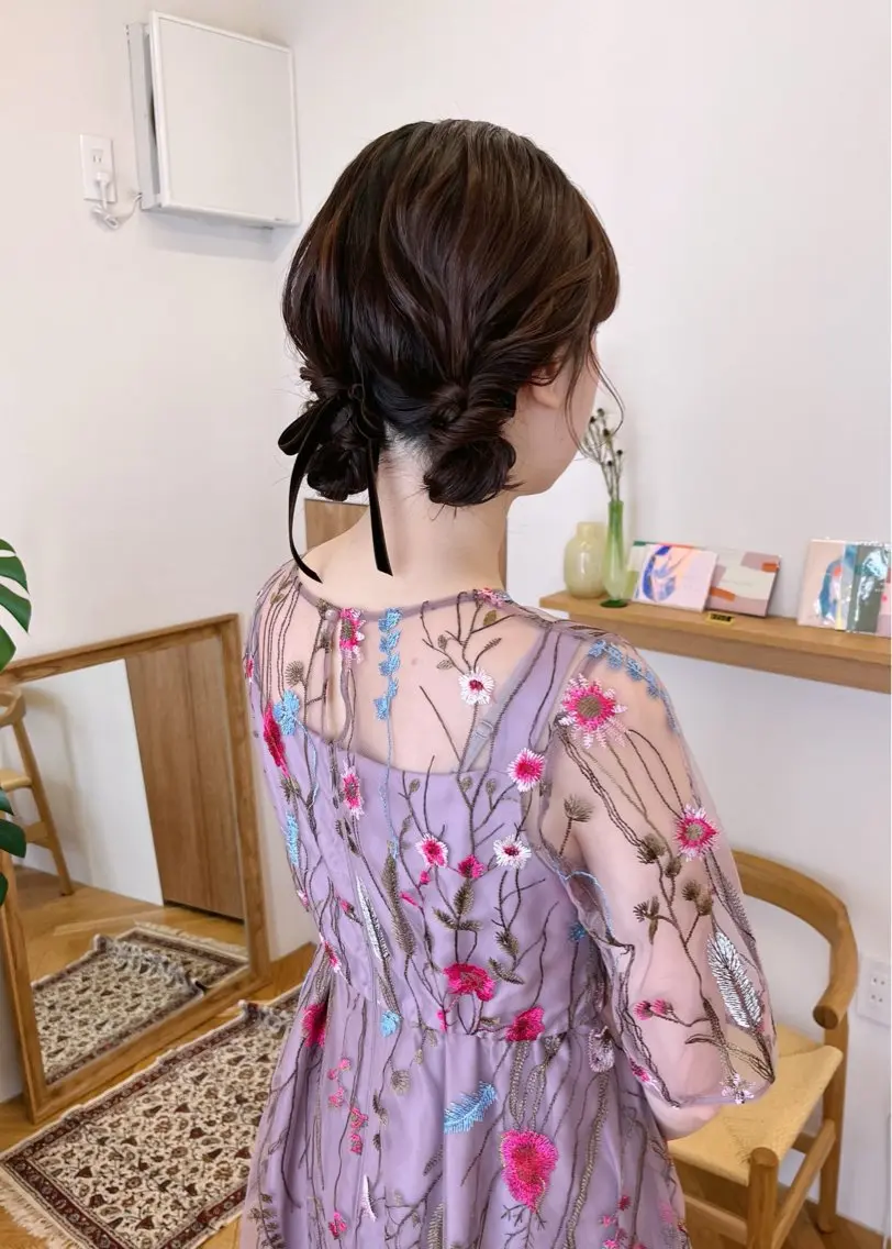ミディアム ヘアアレンジ お団子ヘア 結婚式・ブライダル 卒業式のヘアスタイル ヘアセット 西山 紗耶香🪽 透明感カラー/ボブのヘアスタイル