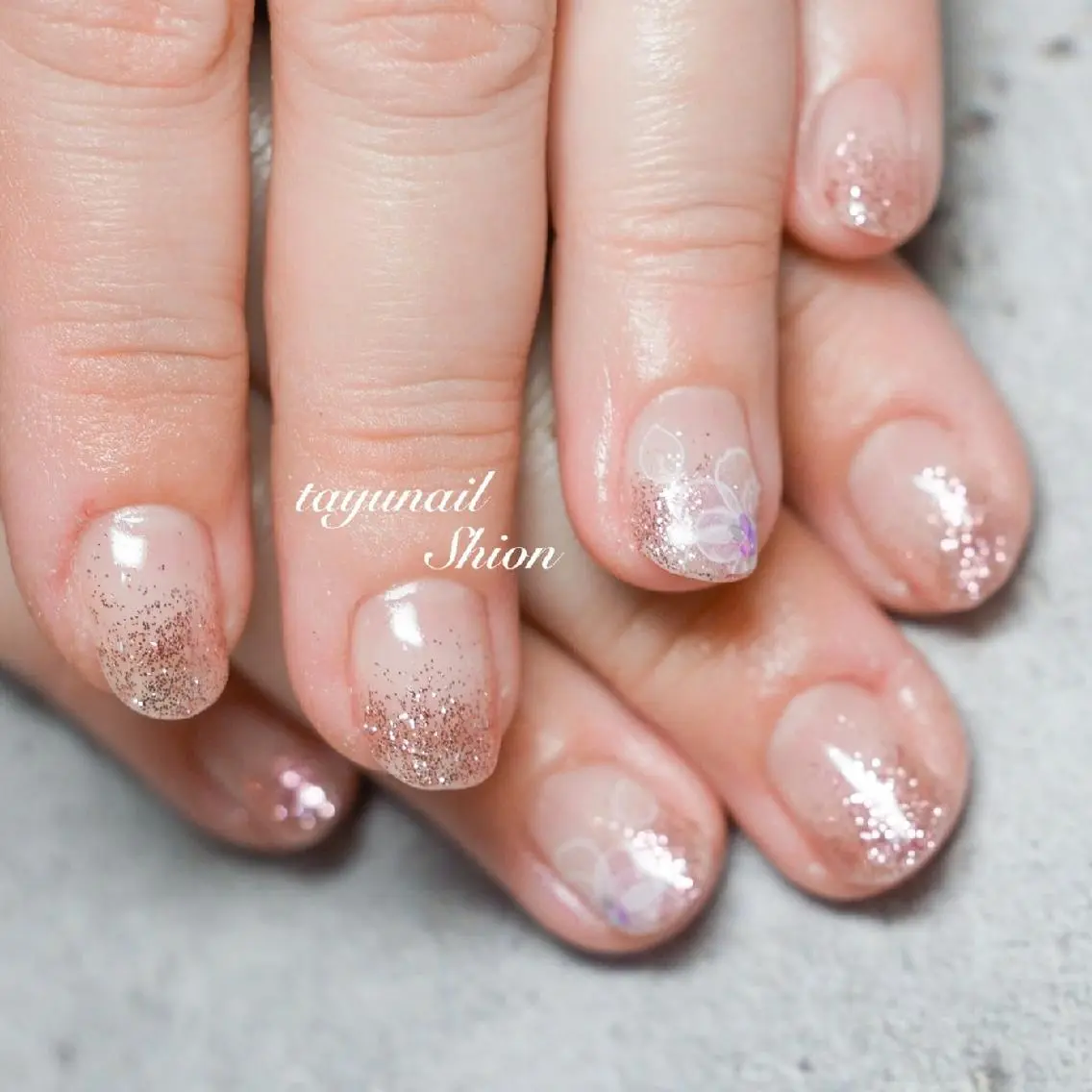 ネイル ブルー フラワーネイル ジェルネイル グラデーション ラメ(グリッター) ネイルサロン 【たゆnail】のネイルデザイン