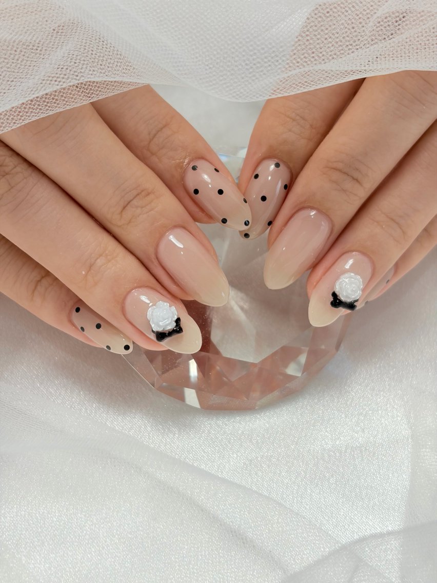 ネイル ドット ハンドネイル EmaNail 🧸Momokaのネイルデザイン