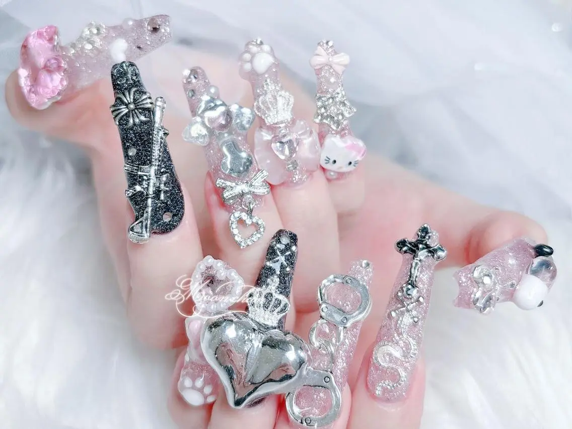 ネイル 長さ出し キラキラネイル 韓国ネイル ロングネイル マグネットネイル ハンドネイル ハンドケア MUNI🎀 NAIL のネイルデザイン