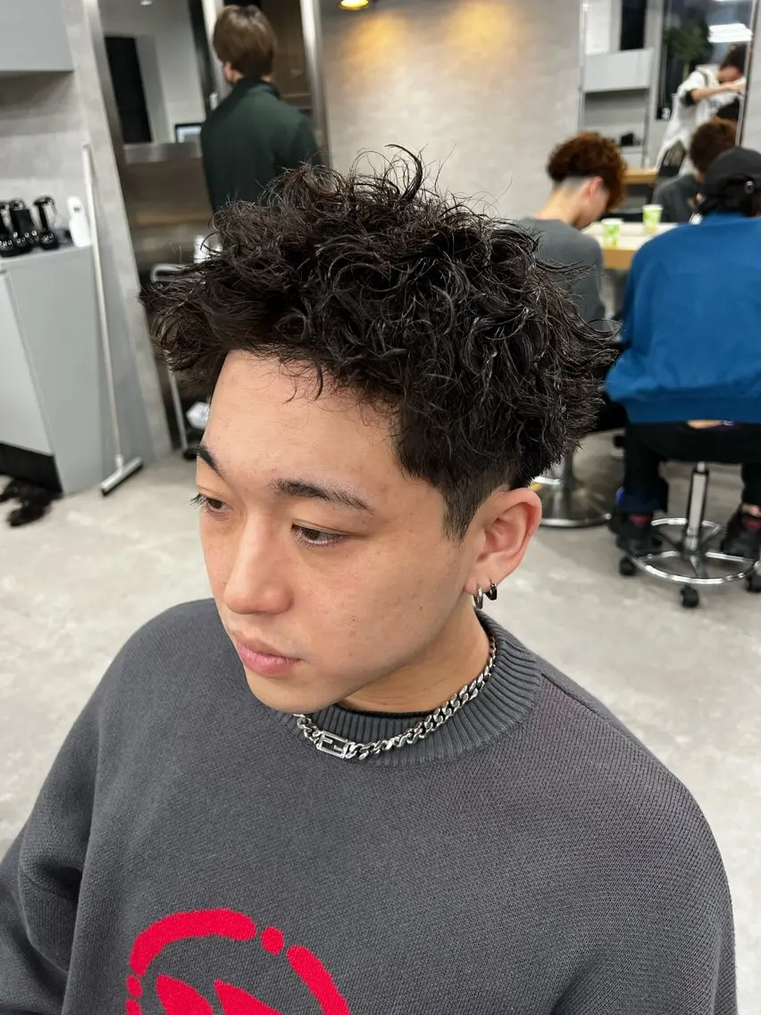 パーマ メンズ メンズパーマ 刈り上げ 新世代パーマ⚡️ の達人トモ⚡️のヘアスタイル