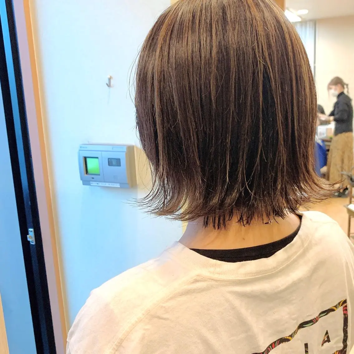 ショート カラー 切りっぱなしボブ ハイライトカラー ボブ ハイライト カット NUMBER_ ユイナのヘアスタイル