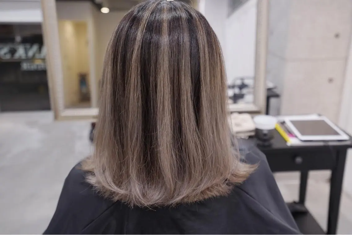 ミディアム カラー ヘアアレンジ バレイヤージュ レイヤーカット ヘアカラー トリートメント 縮毛矯正 髪質改善寺坂雄飛💐のヘアスタイル