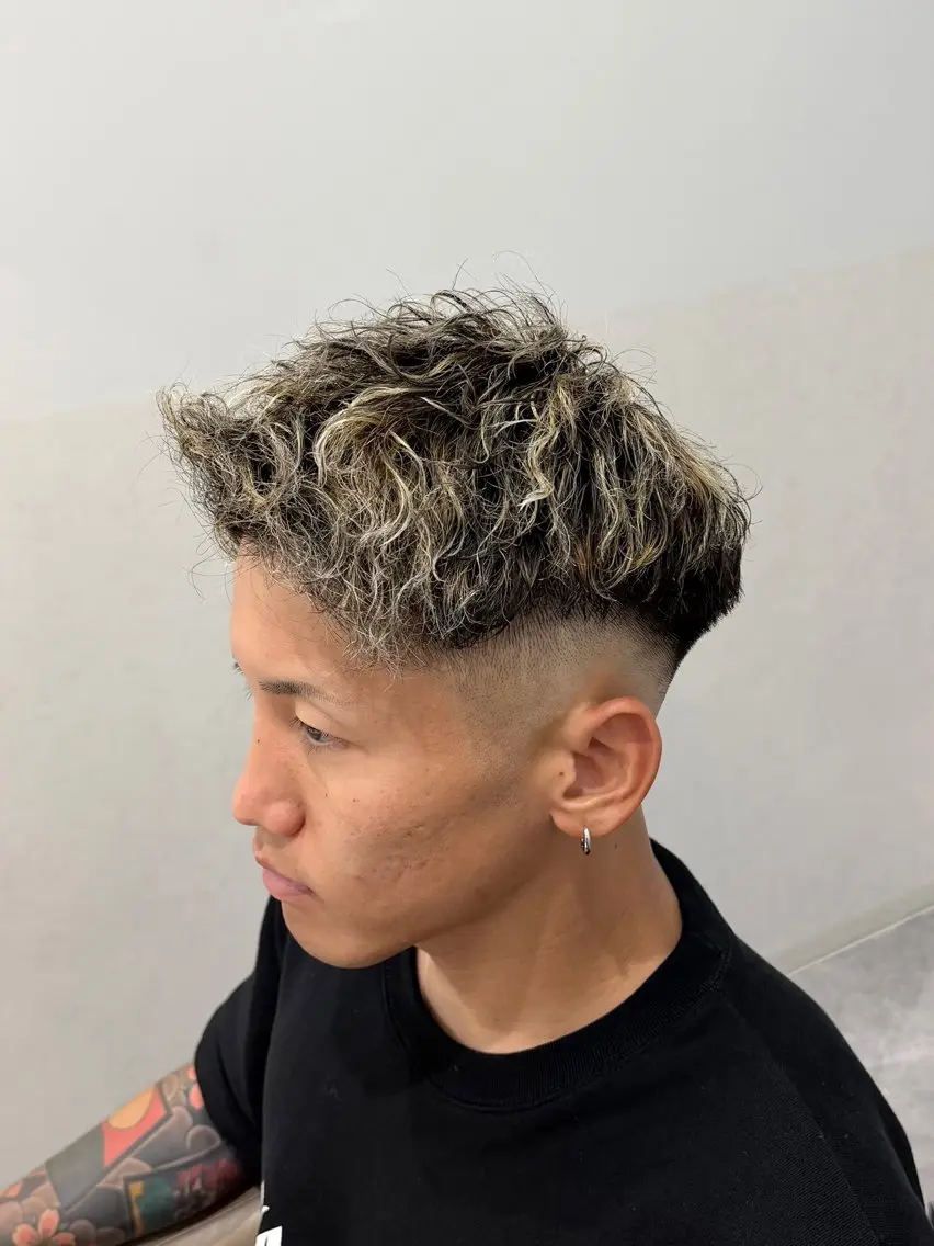 ショート カラー パーマ メンズ メンズメッシュ メンズパーマ メッシュ ショートヘア 下北沢／メンズ/ メンズパーマ/優樹のヘアスタイル
