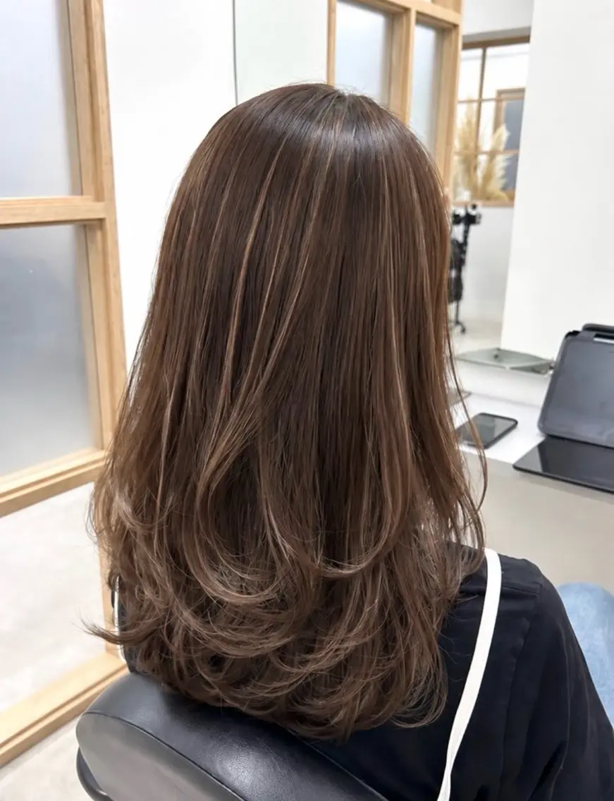 セミロング カラー ヘアアレンジ ヘアカラー トリートメント 李奈🌼レイヤー/ 透明感カラーブリーチのヘアスタイル