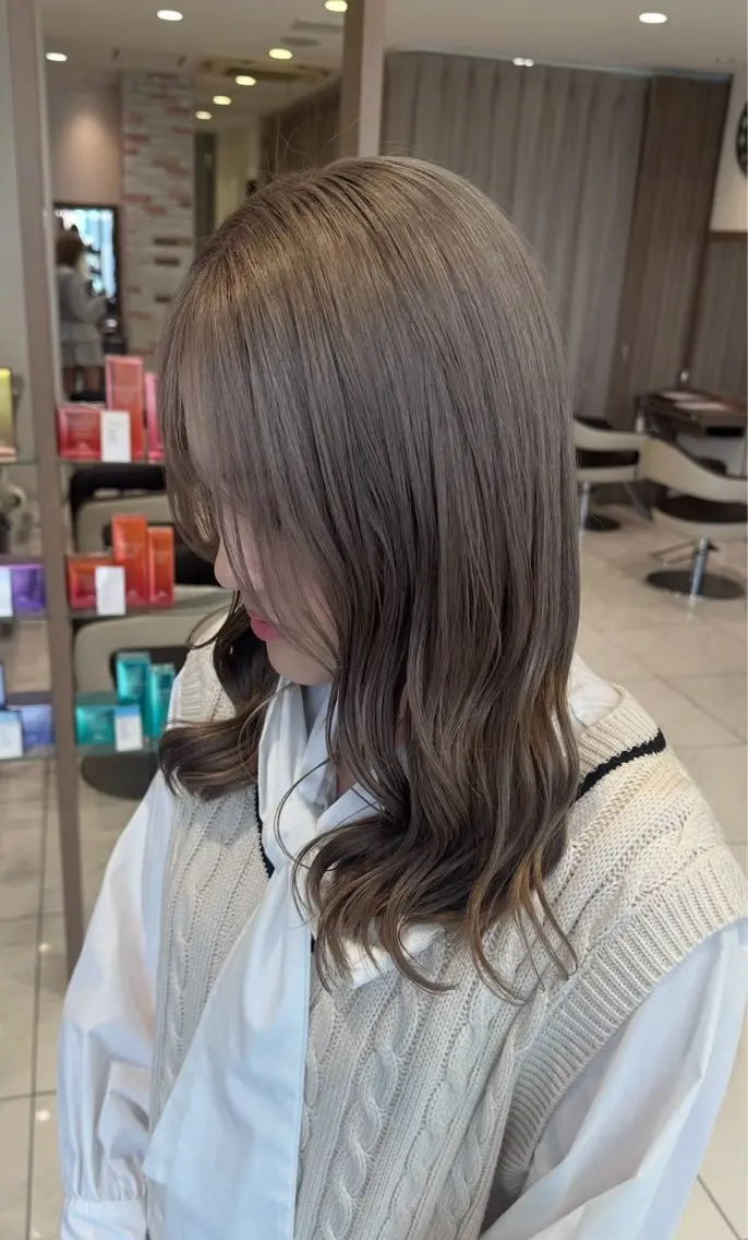 ミディアム カラー 透明感カラー グレージュ ヘアカラー トリートメント ブリーチ🎨デザイン カラー/れいじ🩶のヘアスタイル