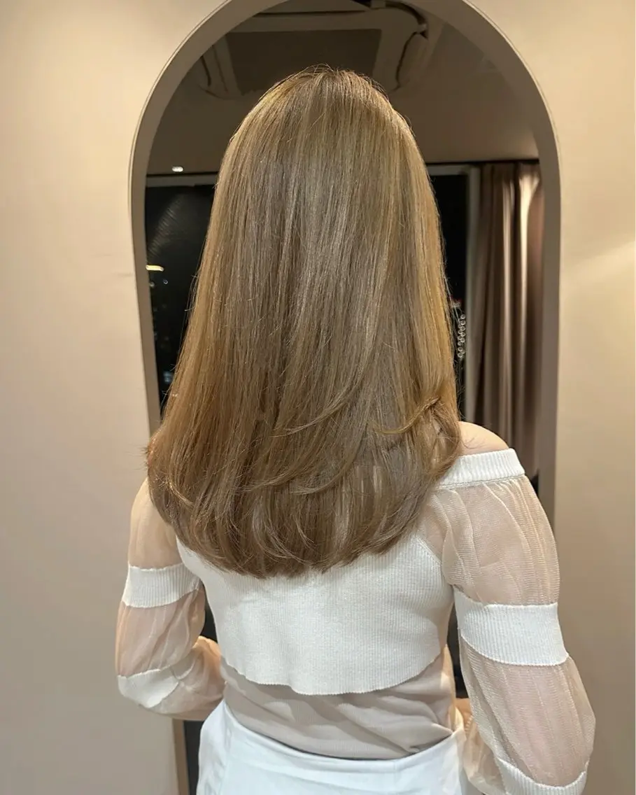 セミロング MIYU透明感カラー ブリーチなしWカラーのヘアスタイル