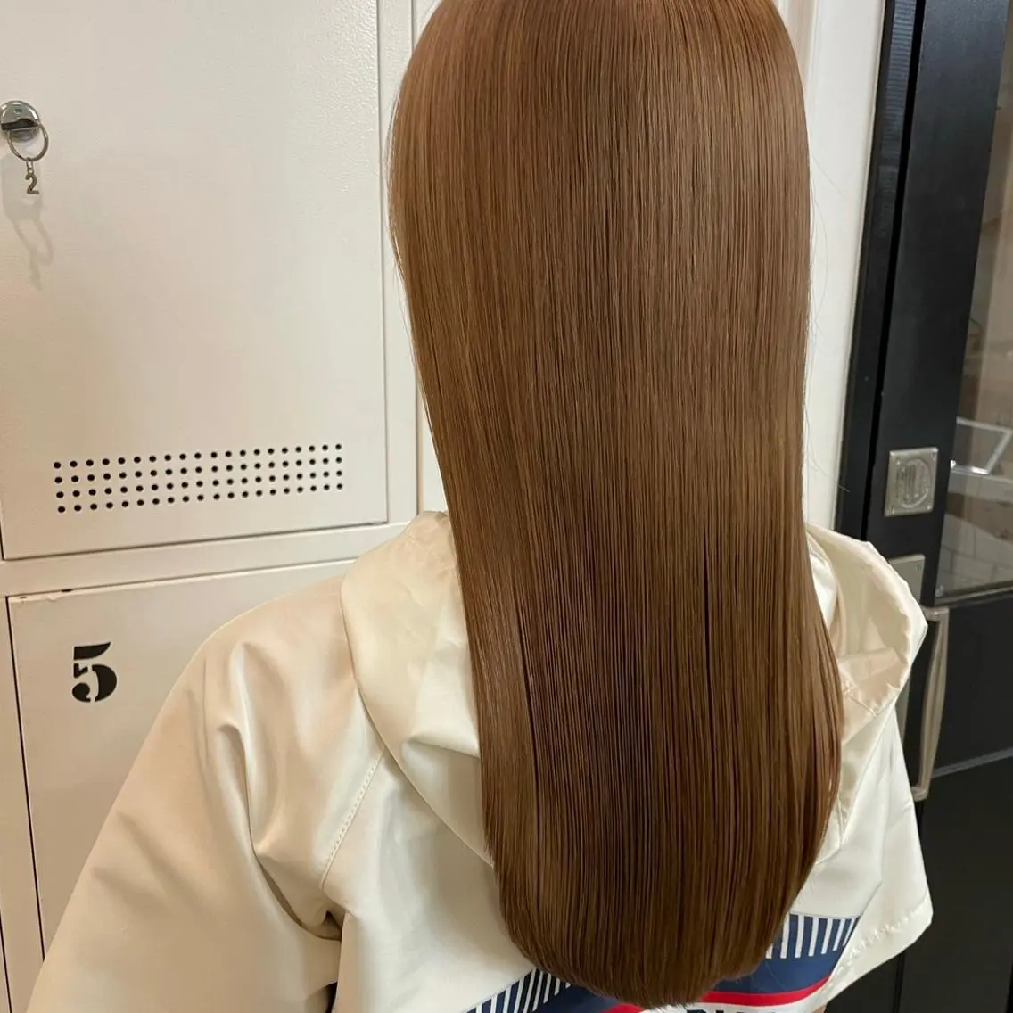 ロング カラー ベージュカラー トリートメント ヘアカラー トリートメント 顔まわりカット✨艶髪 ✨髪質改善✨伴響佳のヘアスタイル