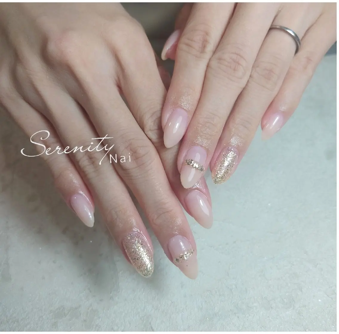 ネイル ゴールド ピンク ぷっくりネイル シンプルネイル 春ネイル nail  serenityのネイルデザイン