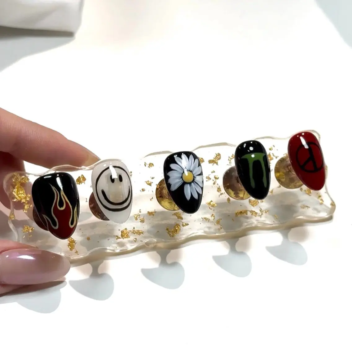 ネイル ゴールド おそろいネイル Nichi Nailsのネイルデザイン