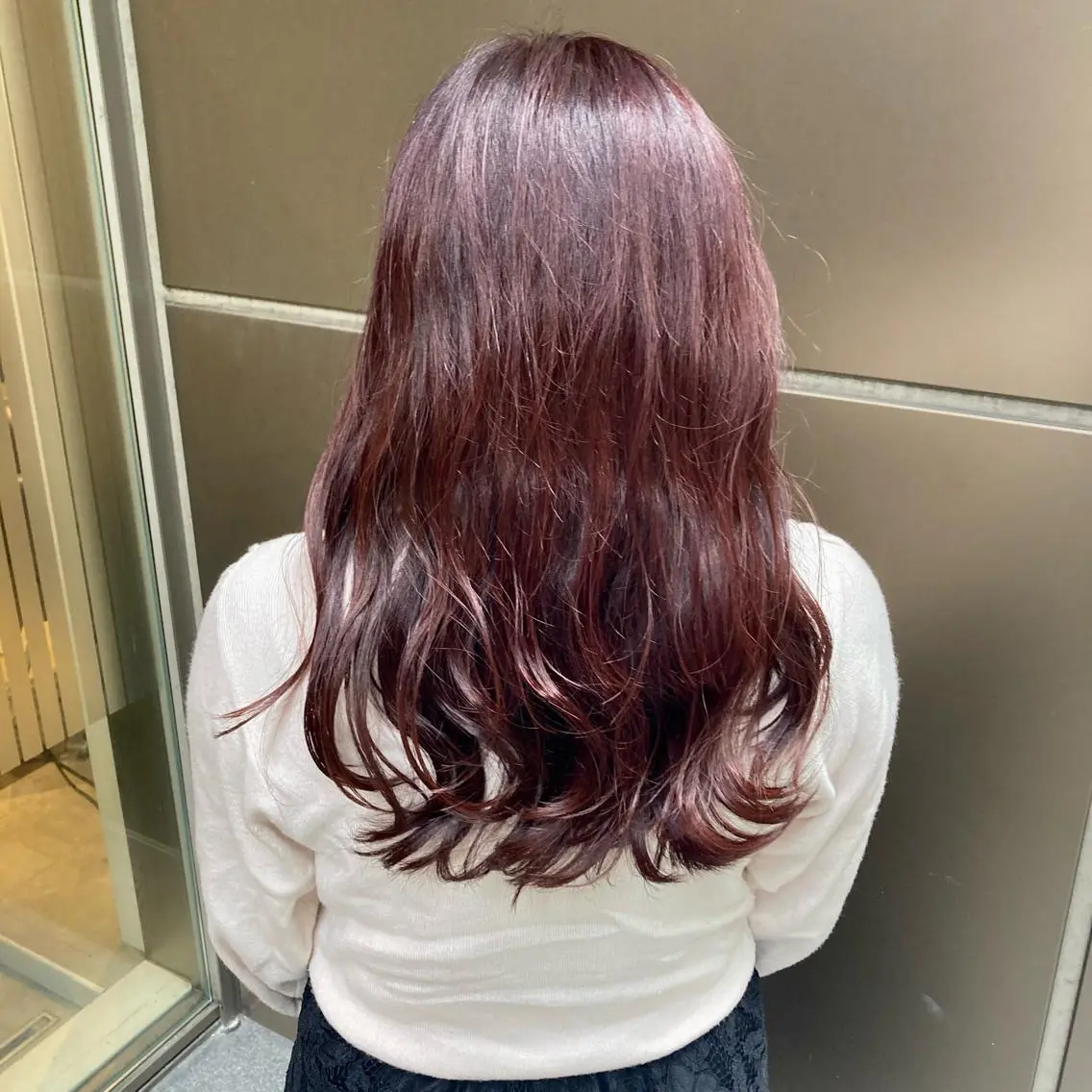 ロング カラー ルビー バイオレットカラー 松岡 知のヘアスタイル