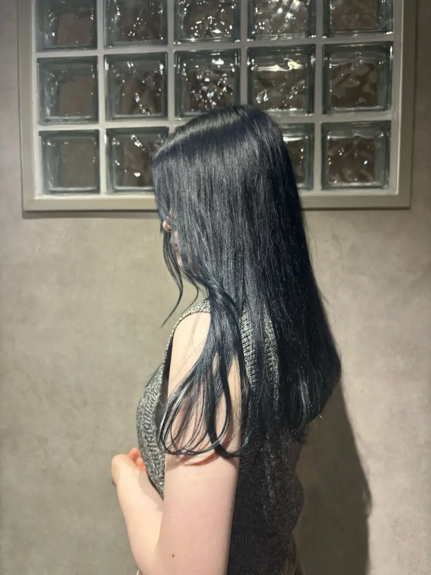 カラー 黒髪 ブルーカラー ブルーブラック 透明感カラー 長崎 紗南のヘアスタイル