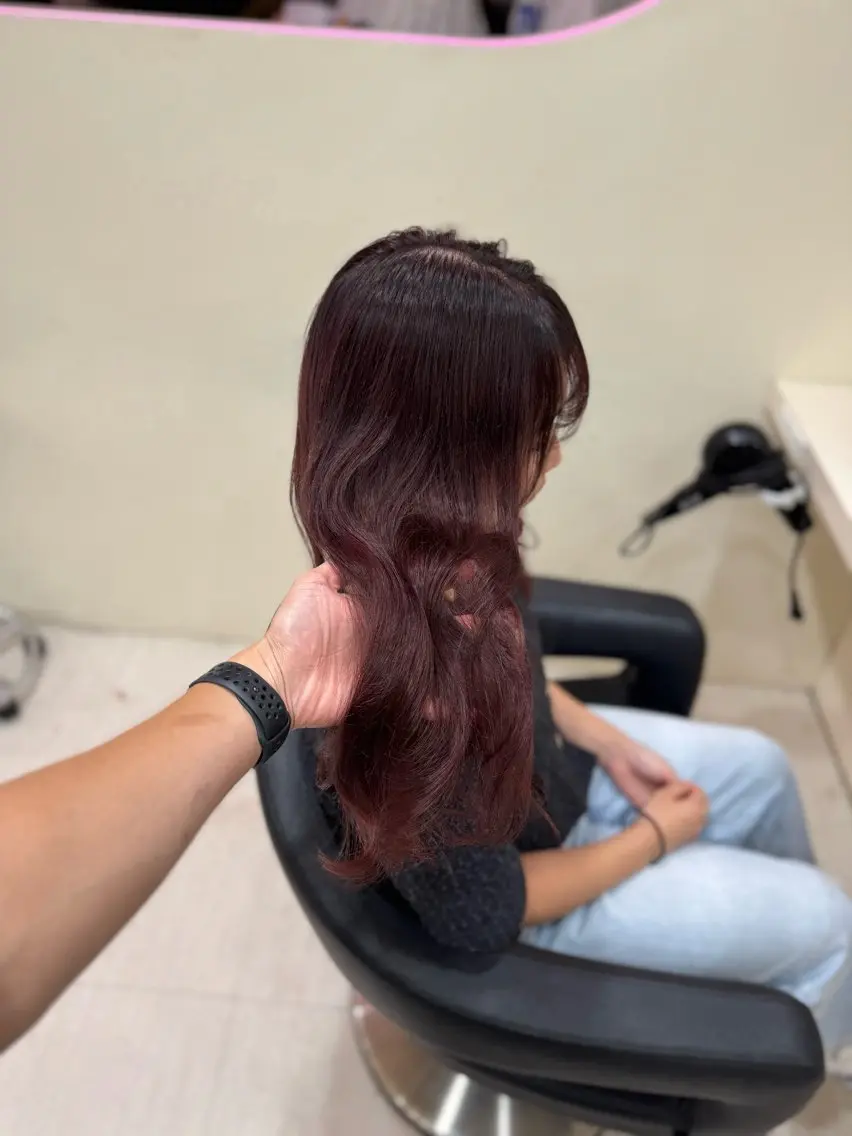 ロング 韓国風ヘア レイヤーカット ヘアカラー トリートメント 縮毛矯正× ブルーブラック/池袋のヘアスタイル