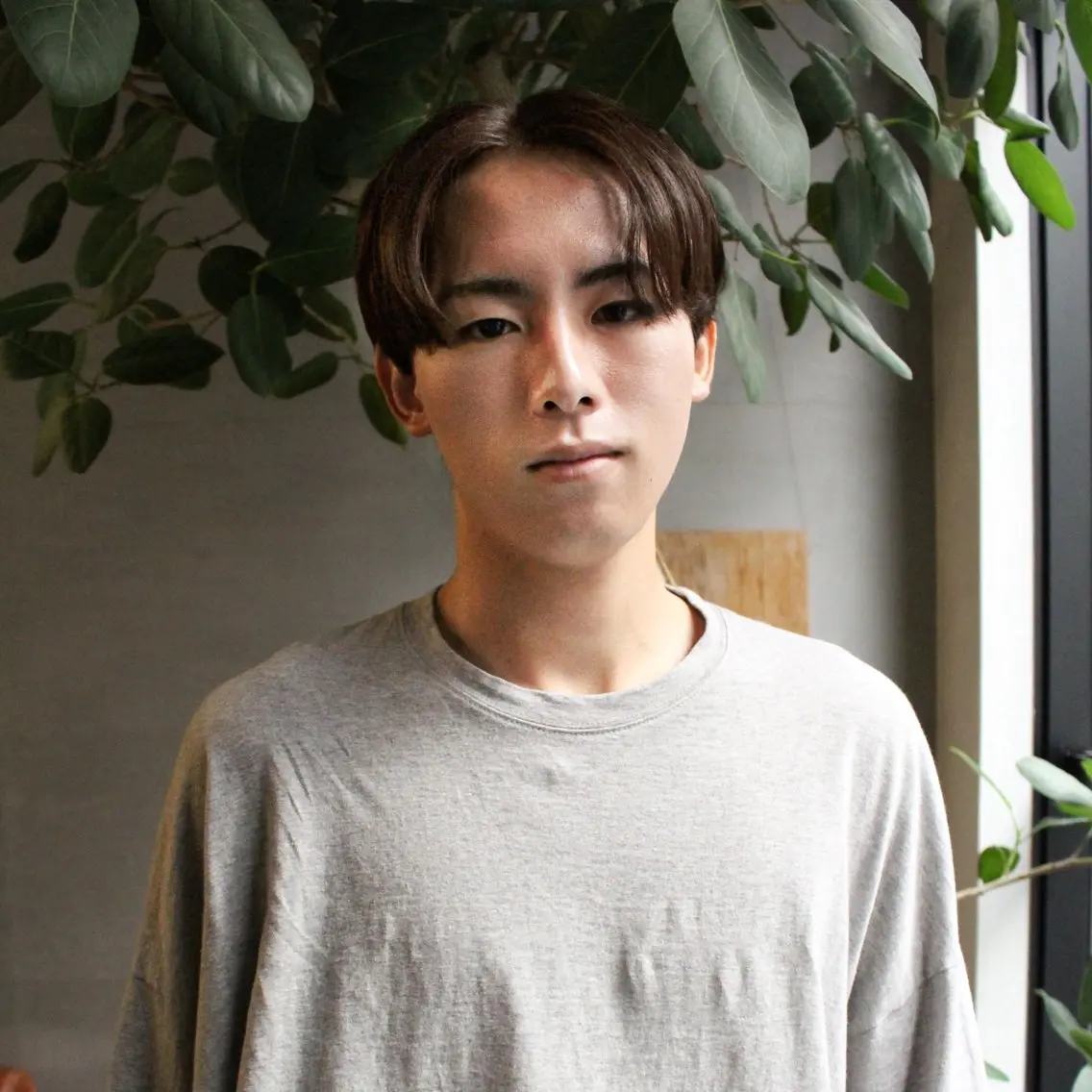 ショート メンズ センターパート 藤川迅 曲がる縮毛矯正のヘアスタイル
