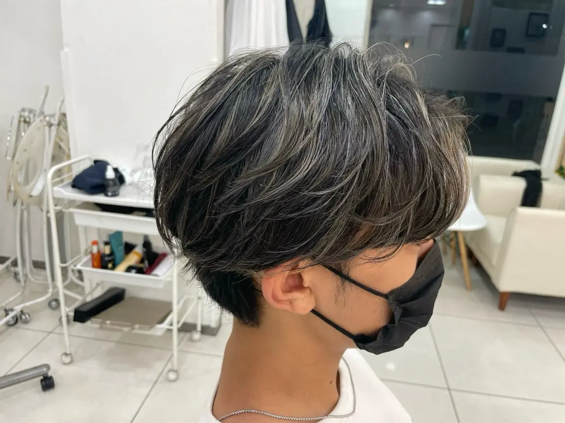 カラー アッシュ ハイライトカラー カット ヘアカラー 伊佐 愛のヘアスタイル