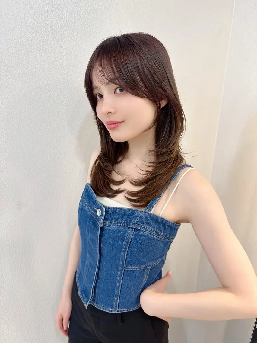 セミロング 韓国風ヘア レイヤーカット 鎌倉 彩のヘアスタイル
