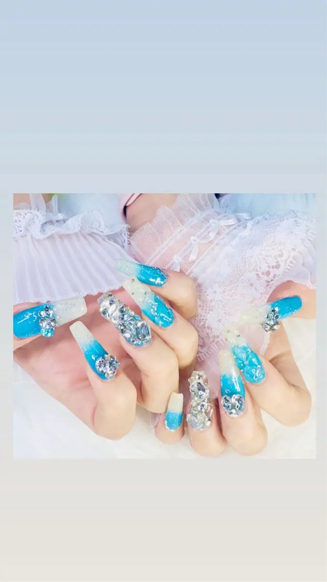スカルプ長さだし+ストーンつけ放題☺️オフ無料の写真