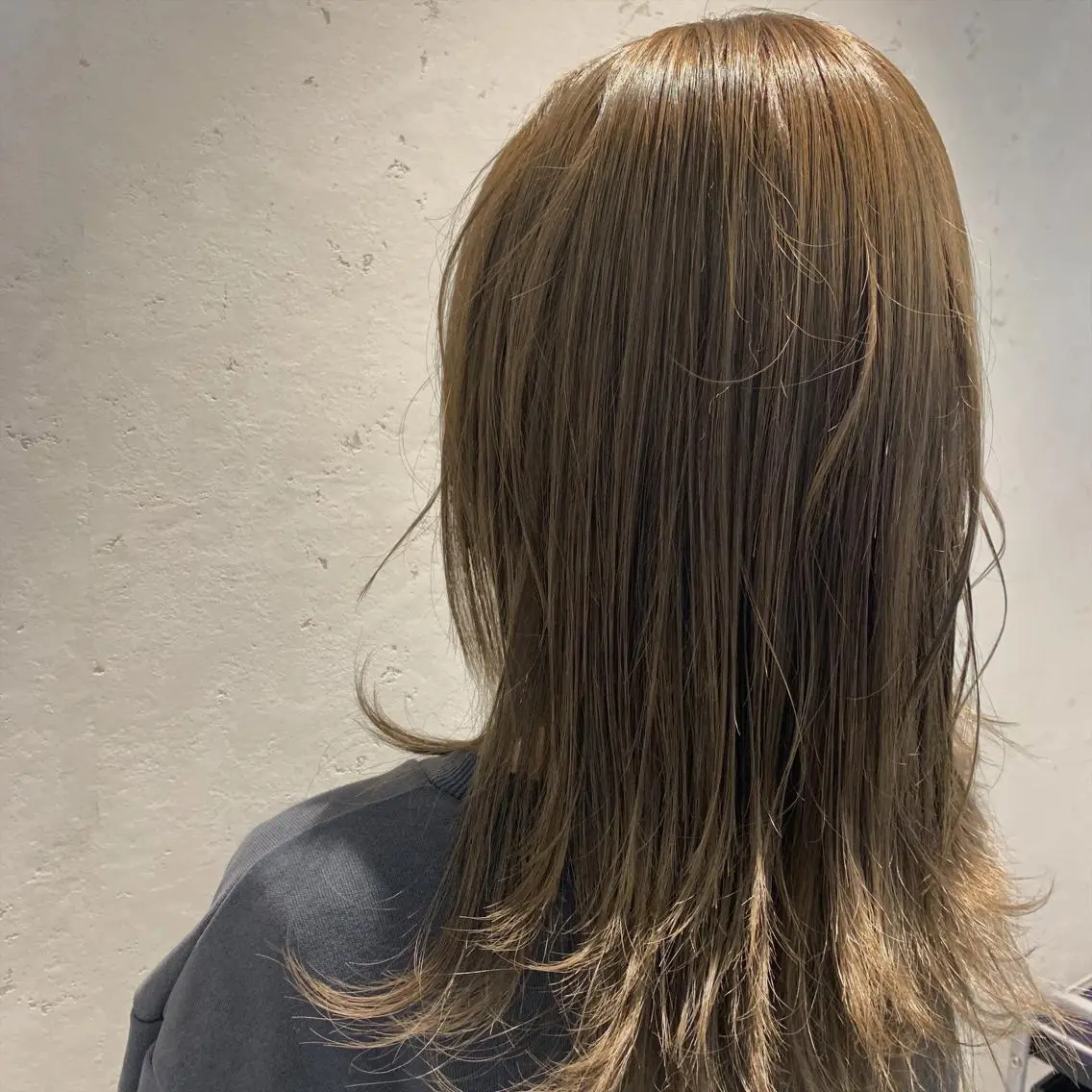 セミロング カラー 外山 実咲のヘアスタイル