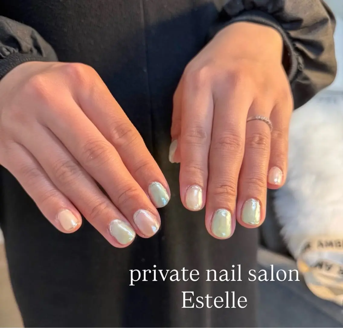 ネイル グリーン ミラーネイル 夏ネイル ホワイト nail salon Estelleのネイルデザイン