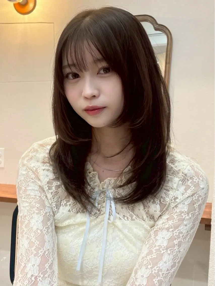 セミロング 小林 美月  透明感カラーのヘアスタイル