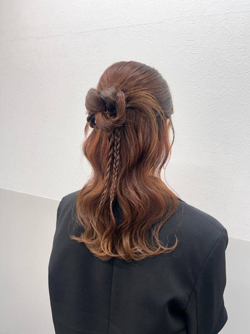 セミロング ヘアアレンジ ヘアセット 薄田 珠美のヘアスタイル