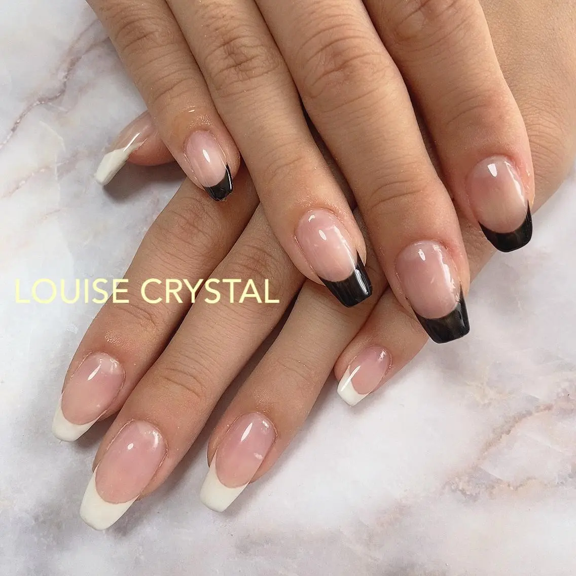 ネイル フレンチネイル ハンドネイル LOUISE CRYSTALのネイルデザイン