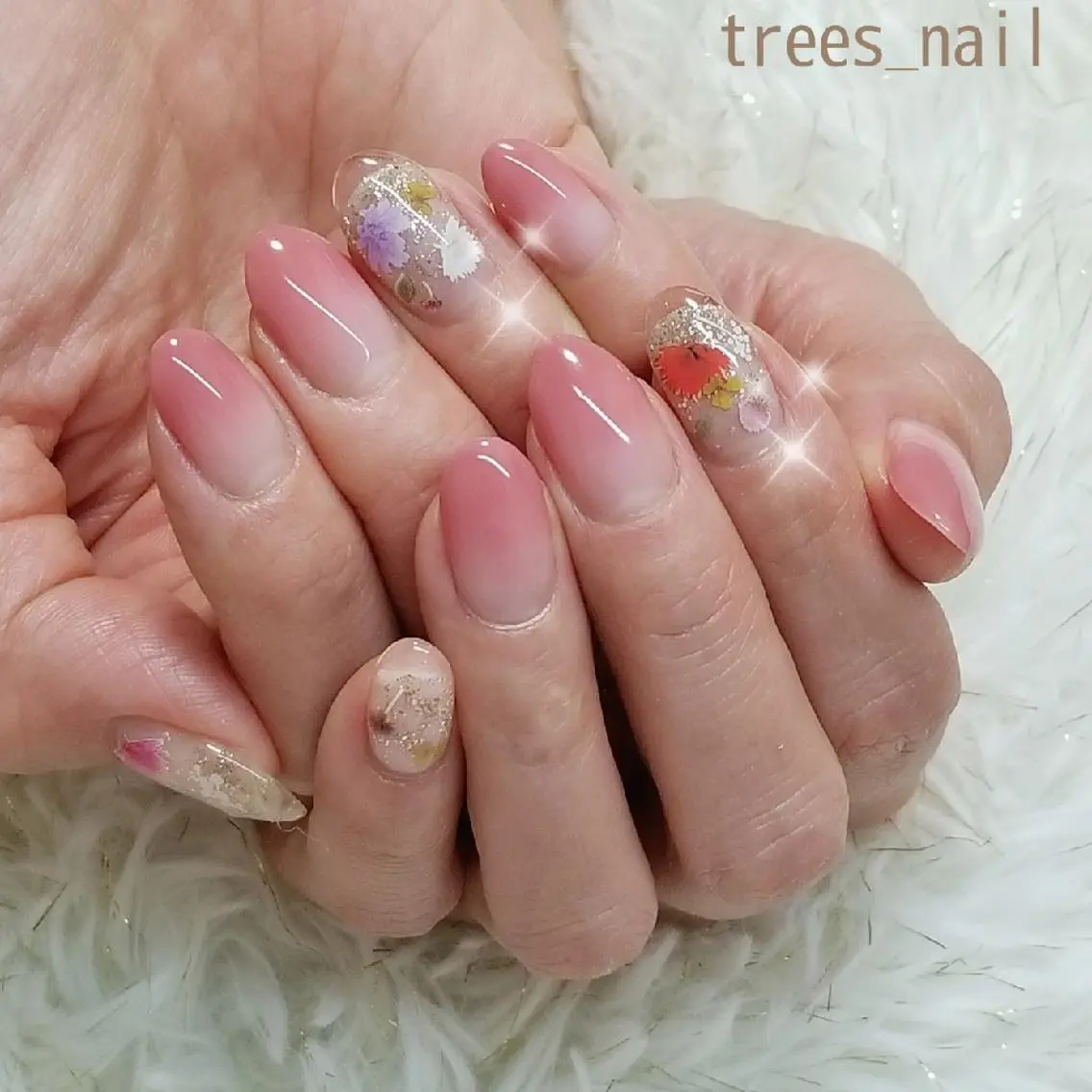 ネイル クリアネイル 長さ出し フラワーネイル フレンチネイル ジェルネイル trees_ nailのネイルデザイン