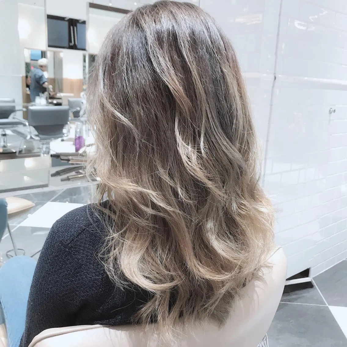 ロング カラー アッシュ アッシュグレー バレイヤージュ ベージュカラー 透明感カラー カット ヘアカラー ボブ/ハイトーン 福生Radix 下田のヘアスタイル
