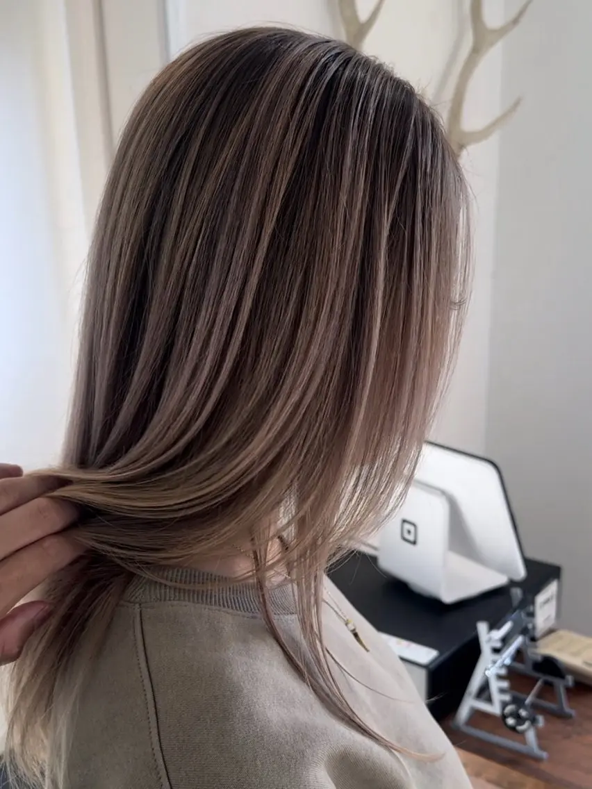 セミロング 榎本 瑞貴のヘアスタイル
