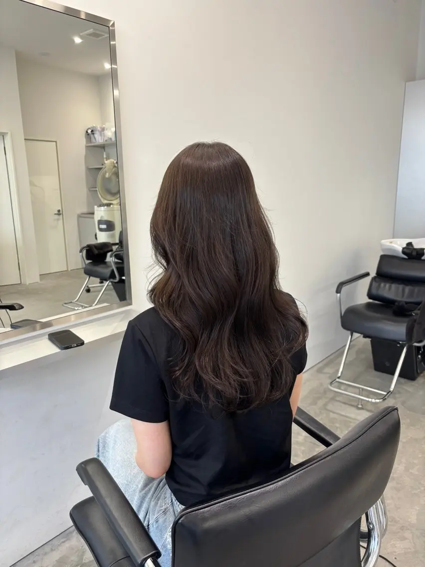セミロング カラー 鶴町 桃香のヘアスタイル