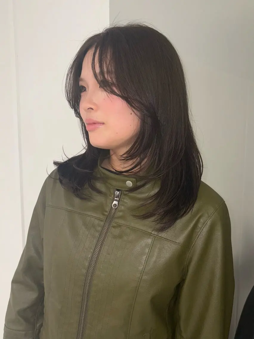 ミディアム レイヤーカット カット ヘアカラー ハイトーン/カット カナコ🫧のヘアスタイル