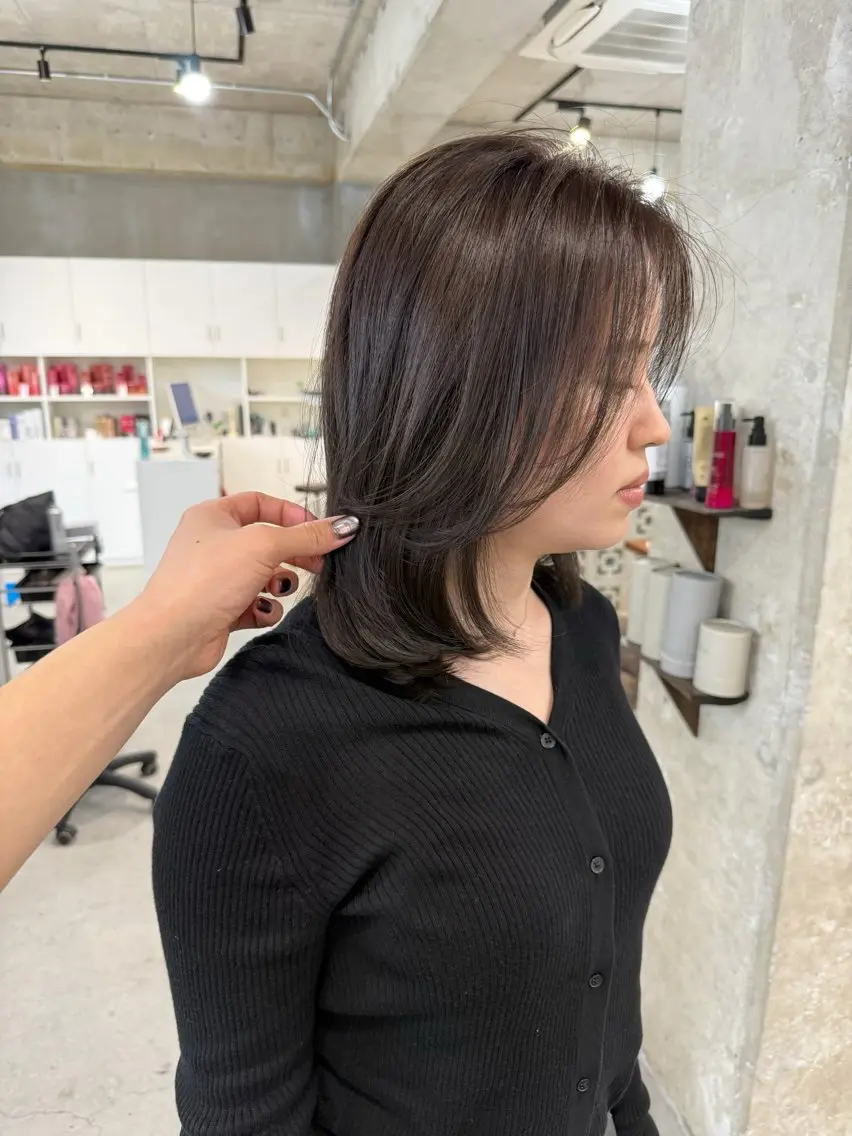 ミディアム カラー 顔周りカット レイヤーカット カット ヘアカラー トリートメント カイリ /レイヤーカットのヘアスタイル