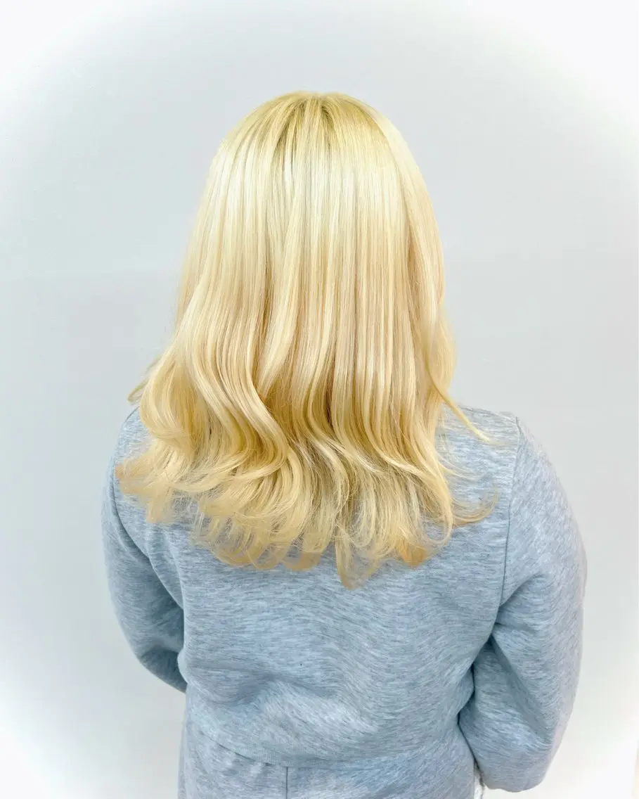 セミロング カラー ブリーチ 抜きっぱなしブロンド ブロンド ホワイトブロンド ヘアカラー ブリーチカラー🦋‪ 田中さくらのヘアスタイル