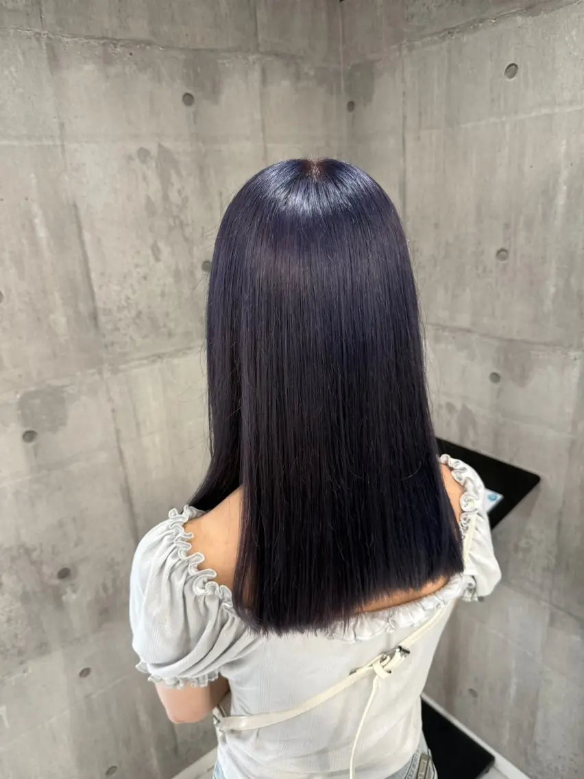 セミロング カラー メンズ メンズバレイヤージュ メンズブリーチ メンズハイライト メンズハイトーン メンズインナーカラー ヘアカラー トリートメント ☁️かずき☁️青.紫 推し活カラー🌈のヘアスタイル